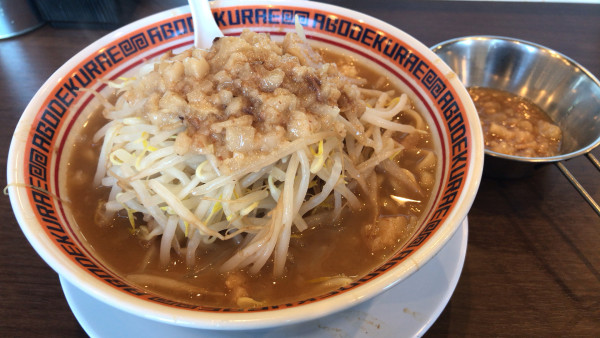 「ミニラーメン （ 小豚1枚 ）　800円」@顎で喰らえ ラウンドワン草加店の写真