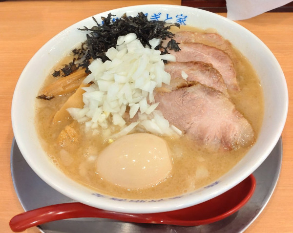 「背脂煮干しそば花咲盛り」@燕三条中華そば ぎと家 花崎店の写真