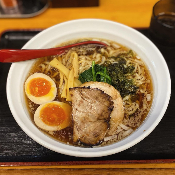 「醤油らーめん味玉入り」@みやび屋の写真