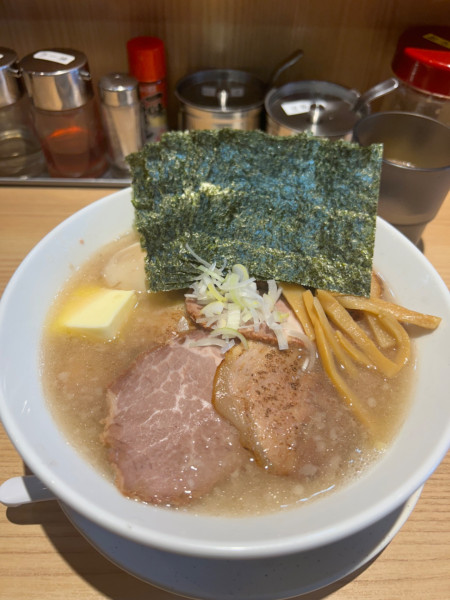 「とんしお 全部のせ  バター」@麺屋 辰巳の写真