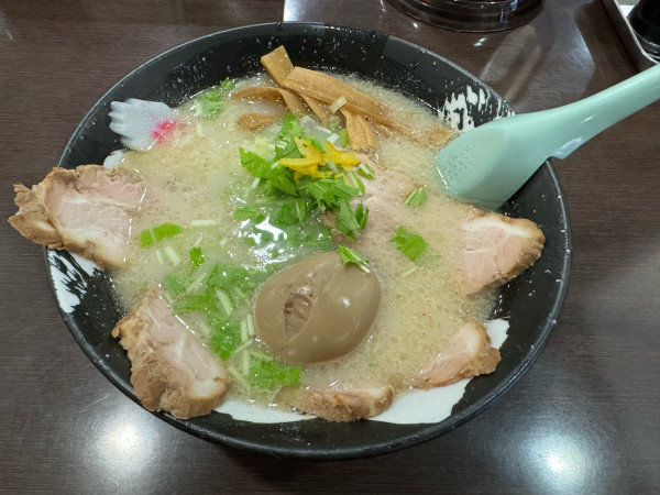 「まぐろ塩チャーシュー麺」@山びこの写真