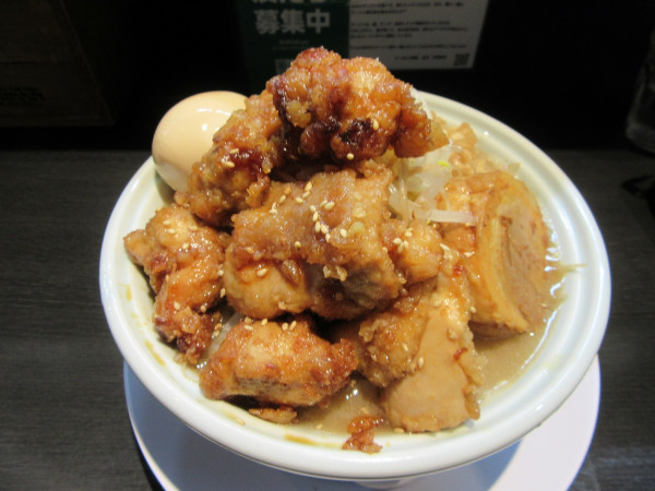 「限定 悪魔のからあげ二郎系らーめん(1100円)味玉100円」@らーめん 三極志の写真