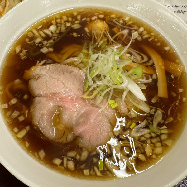 「KUROらぁめん 790円＋餃子5個 500円」@龍のひげ 一義の写真