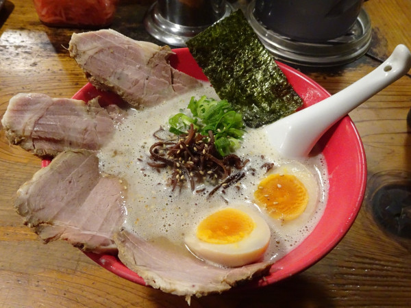 「チャーシューメン（1,000円）＋味玉（100円）＋替え玉」@元祖長浜 大学ラーメンの写真