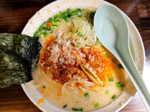 「辛ホルモンラーメン」@ラーメン 詠多の写真