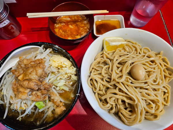 「つけ麺＋豚2枚＋脂生玉子＋エビ油」@麺屋HEROの写真