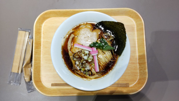 「鶏SOBA」@むぎとオリーブ 羽田T2国際線フードコートの写真