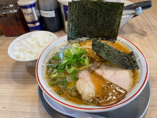 「ラーメン(黒) + のり + ごはん」@鯨人の写真