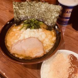ラーメン並830円 ライス150円 玉ねぎ50円