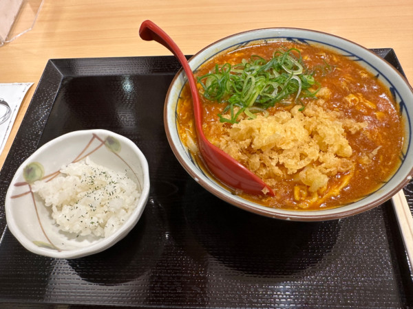 「トマたまカレーうどん（並盛）820円→790円」@丸亀製麺 イーサイト高崎店の写真