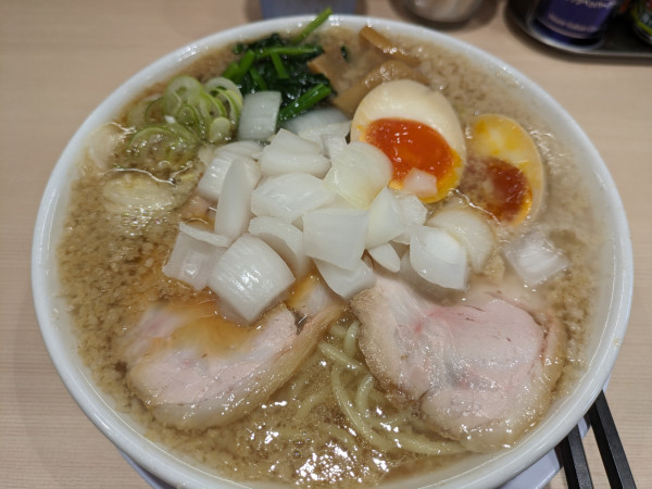 「味玉背脂中華(950円)＋新玉ねぎ(50円)」@ラーメン みなみの写真