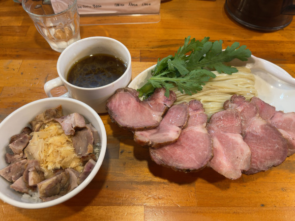 「地鶏醤油つけ麺250g +肉増し（1600円）」@極汁美麺 umamiの写真