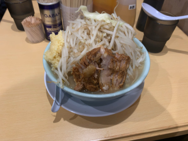 「中ラーメン」@豚と脂。の写真