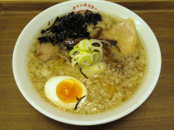 「背脂煮干ラーメン（780円）」@ラーチャン専門 我武者羅 四谷店の写真