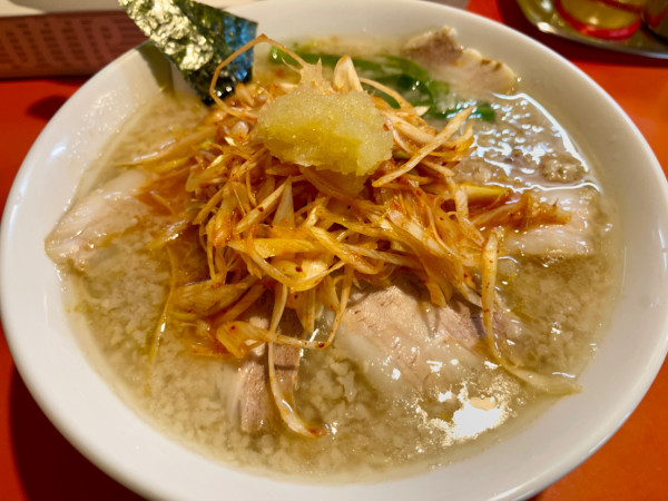 「にんにく入りネギチャーシュー麺」@本格的豚骨そば まりぼの写真