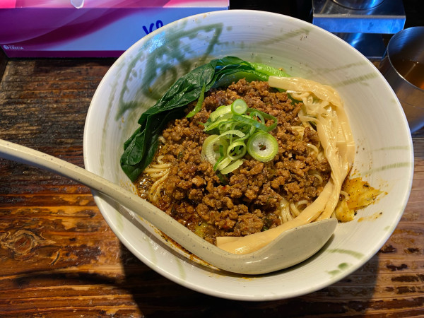 「汁無担担麺950円」@啜磨専科の写真