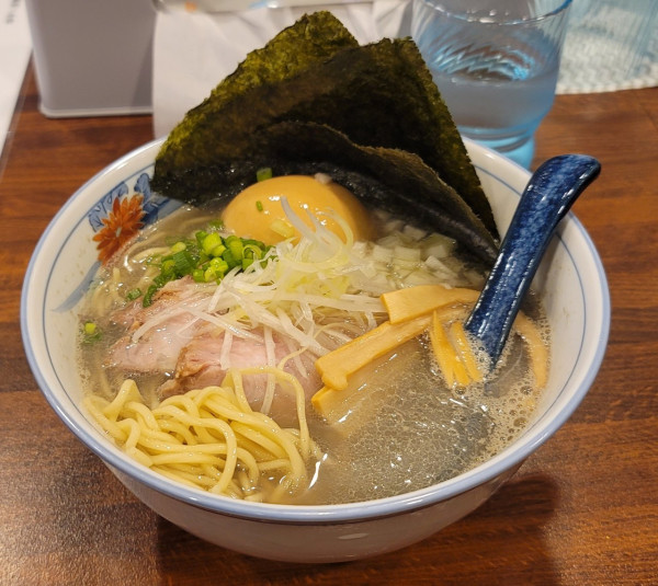 「特製濃厚煮干しラーメン」@幕張ノ牛骨の写真
