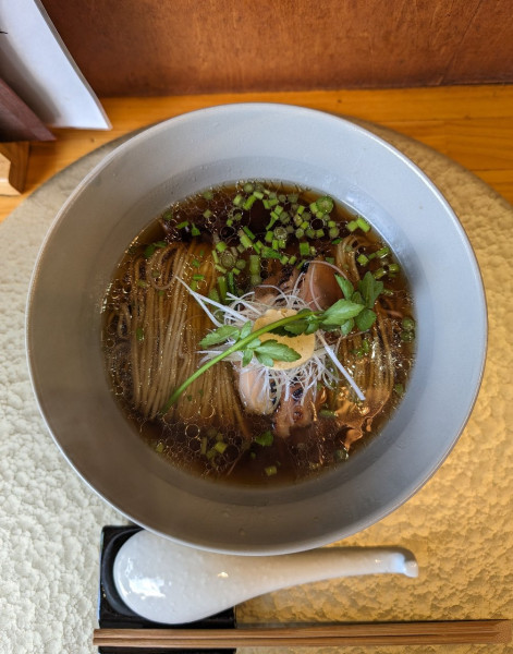 「【期間限定】鴨蕎麦 醤油 芹とフォアグラのバター添え」@中華蕎麦 鳴神食堂の写真