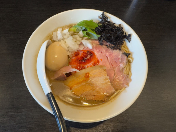 「特製濃厚煮干しそば」@陽はまたのぼるの写真