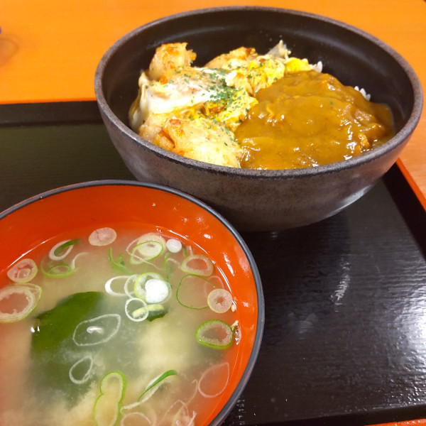 「カレー揚げ鶏親子丼（￥630）※」@ゆで太郎 東邦医大通り店の写真