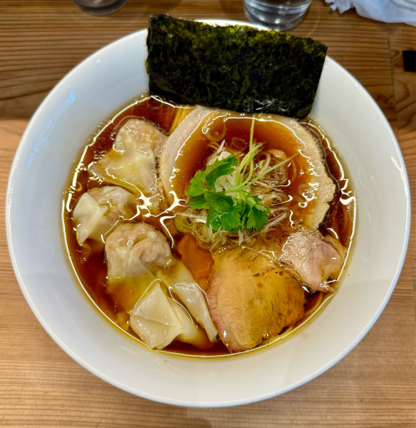 「わんたん醤油らぁ麺」@らぁ麺や ふぢとらの写真