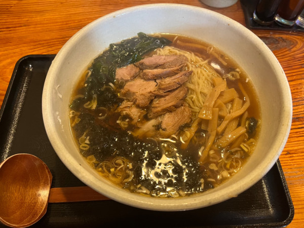 「醤油らーめん（大盛）」@友ぞうの写真