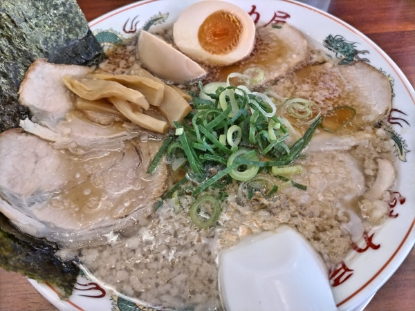 「特製醤油全部のせラーメン」@ラーメン魁力屋 藤沢石川店の写真