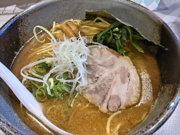 「鐙らぁめん」@製麺食堂あぶみ 辻堂店の写真