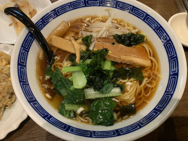 「ラーメン＋半チャーハン（羽根付き餃子2個付き）」@中華料理 上海亭 木場店の写真