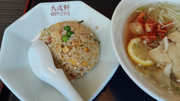 「半チャーハンと冷やしとりそば 950円」@中華料理 大成軒の写真