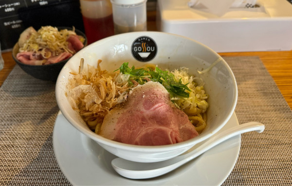 「油そば+ミニ丼セット(チャーシュー丼)¥1200」@RAMEN GOSSOU 新橋店の写真