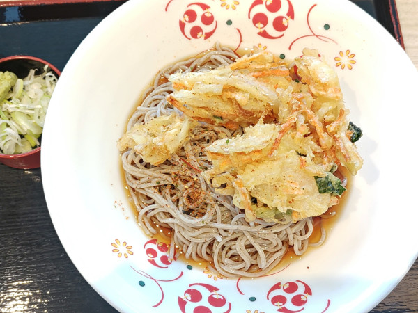 「冷やしかき揚げそば」@いろり庵きらくそば 錦糸町店の写真