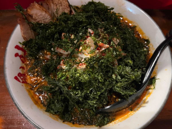 「辛く痺れる味噌辣麺900円＋岩海苔100円」@カラシビ味噌辣麺 鬼神の写真