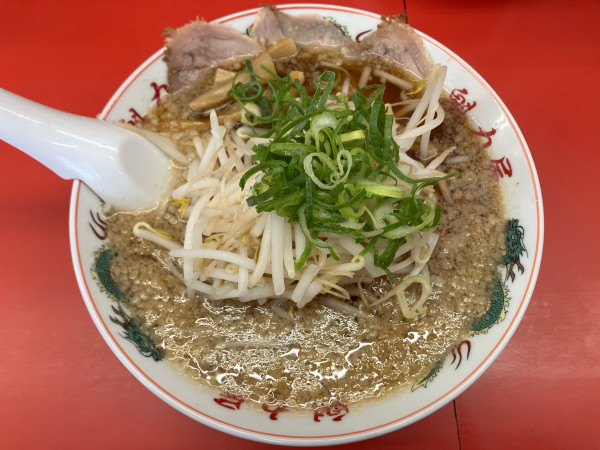 「特製醤油ラーメン＋もやしトッピング　913円(税込)」@ラーメン魁力屋 鶴川店の写真