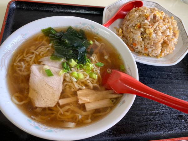 「チャーハン580円 ＋ ラーメン250円（セット価格）」@香林の写真