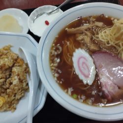 ランチ ラーメン半チャーハン(900)
