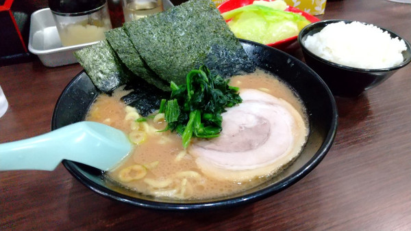 「#らーめん #醤油 #並 #960円 #キャベツ #160円 #」@らーめん家 せんだい 鶴ヶ峰本店の写真