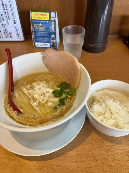 「とりそば塩900円+半ライス100円」@麺堂 稲葉の写真