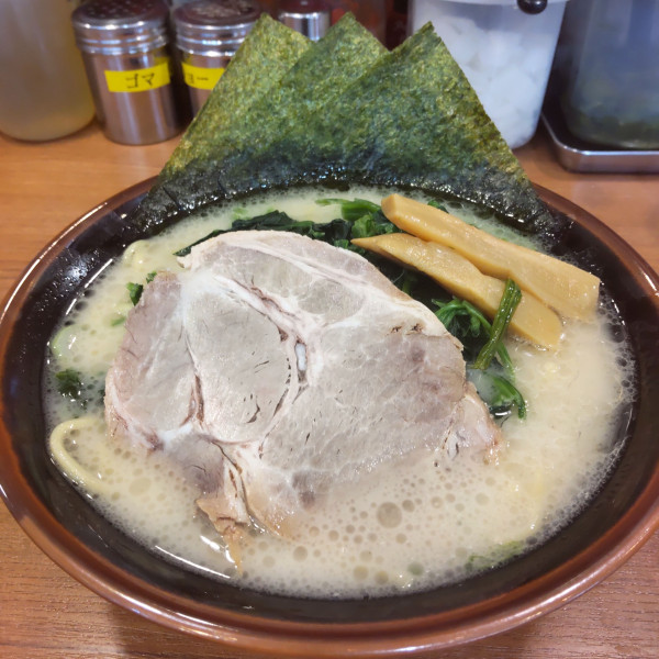 「塩ほうれん草ラーメン 並(¥960)」@横浜家系ラーメン まくり家 川崎店の写真