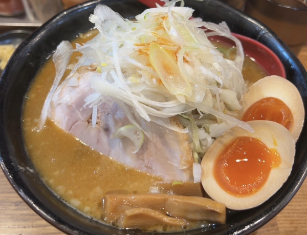 「味噌 野菜大盛りにんにく増し+味玉」@麺処 花田 上野店の写真