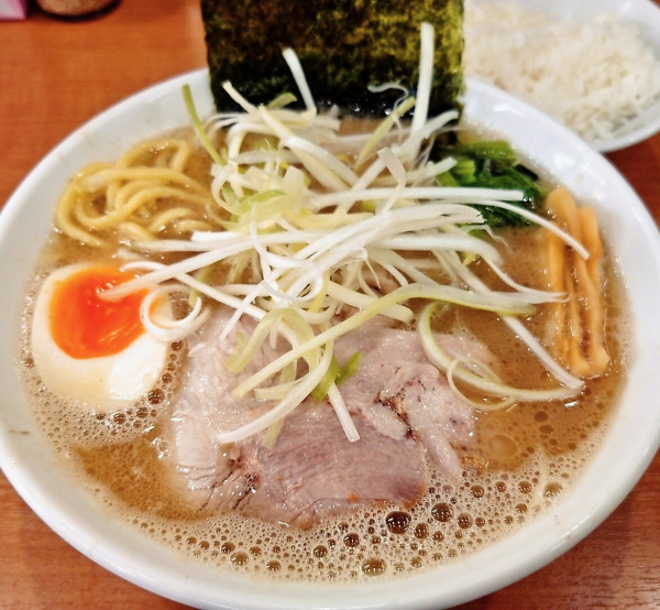 「しお豚骨らーめん＋餃子３個＋ライス無料」@綾瀬らーめん 粋の写真