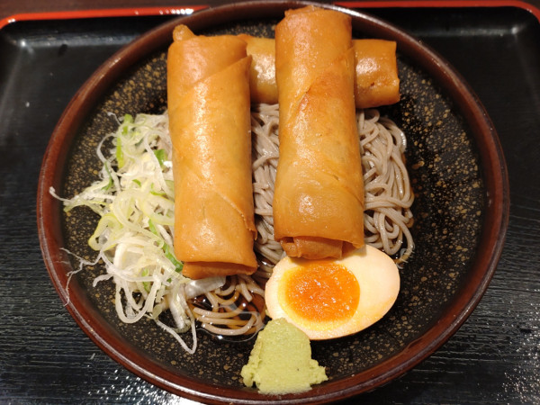 「【期間限定】デラックス春巻きそば（冷）　６００円」@めとろ庵 大手町店の写真