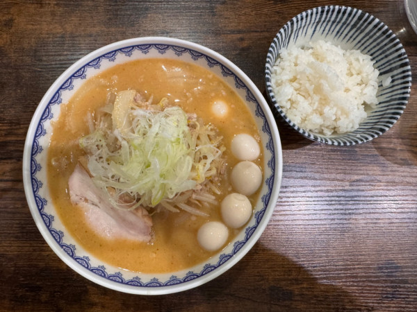 「味噌➕うずら➕ライス（小）」@味噌ラーメン 雪ぐにの写真