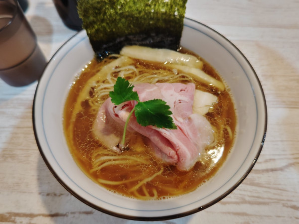 「伊吹いりこの中華そば(白)」@中華そば 四つ葉の写真