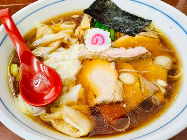 「ワンタン麺(大)【1420円】」@大勝軒おはこ 本八幡分店の写真