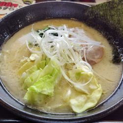 塩とんこつラーメン　：かため　※クーポンで５００円
