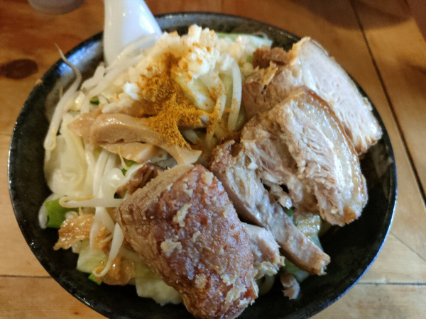 「デブセブハイパーライト野菜少なめニンニク」@極太濁流ラーメン ら・けいこ 東片端店の写真