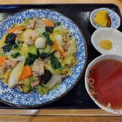 什景炒麺（シーチンチャオメン）　※スープ、漬物、からし付き