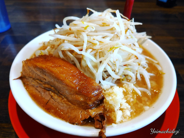 「らーめん（880円）」@麺と飯 トンじろの写真