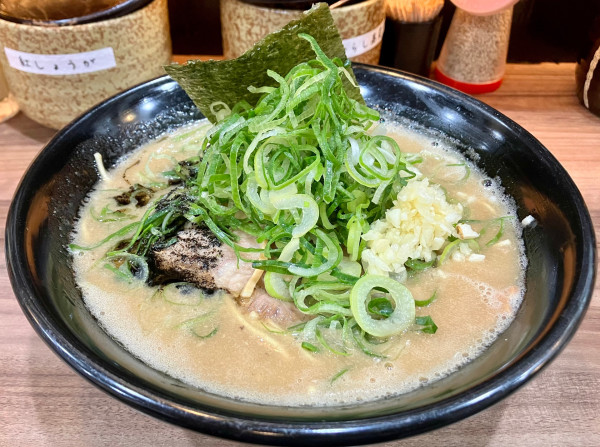 「こってり九条ねぎラーメン +和え玉【黒】」@特製ラーメンはせがわの写真